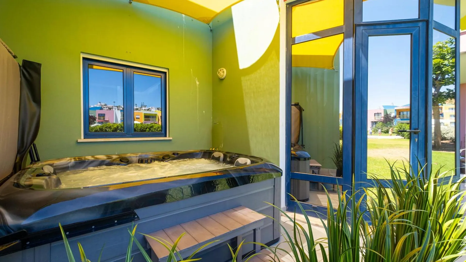 Romantic With Private Hot Tub & Parking - Big Pool - Marina Access Albufeira Villa